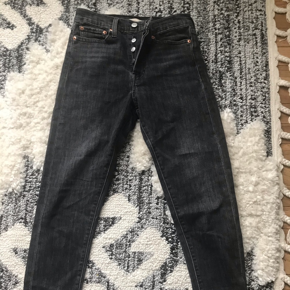 Levi straight leg crop jeans